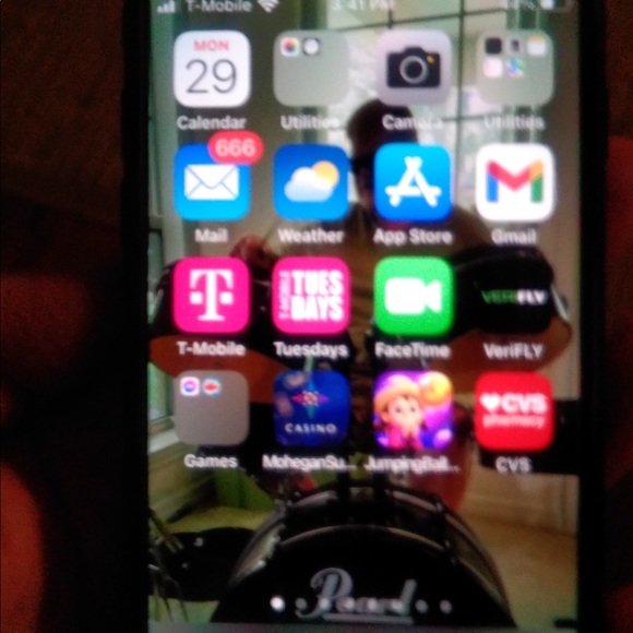 I phone SE 2020. Mint condition. No scratches, cracks,128 storage.Black. - Picture 5 of 5